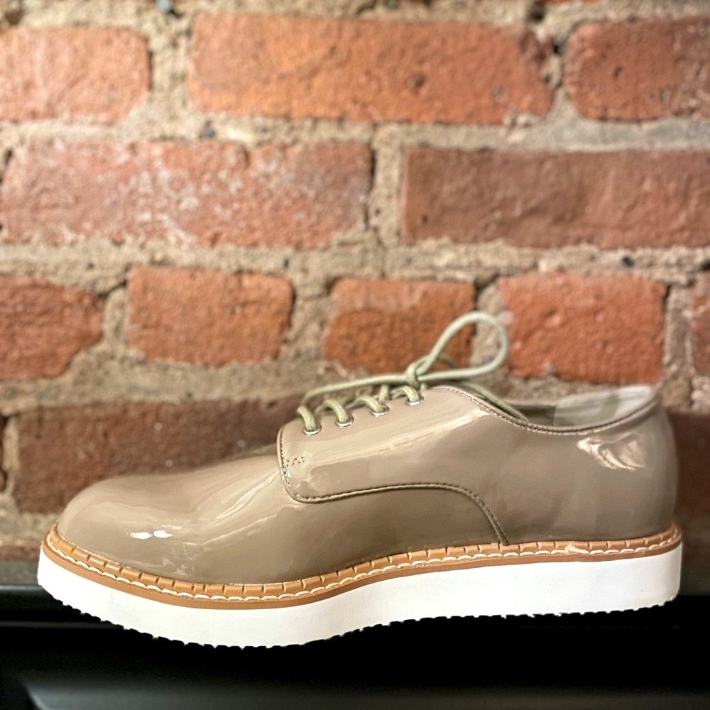 Free People Nude/Taupe Patent Leather Lace up Oxford Chunky white sole 10